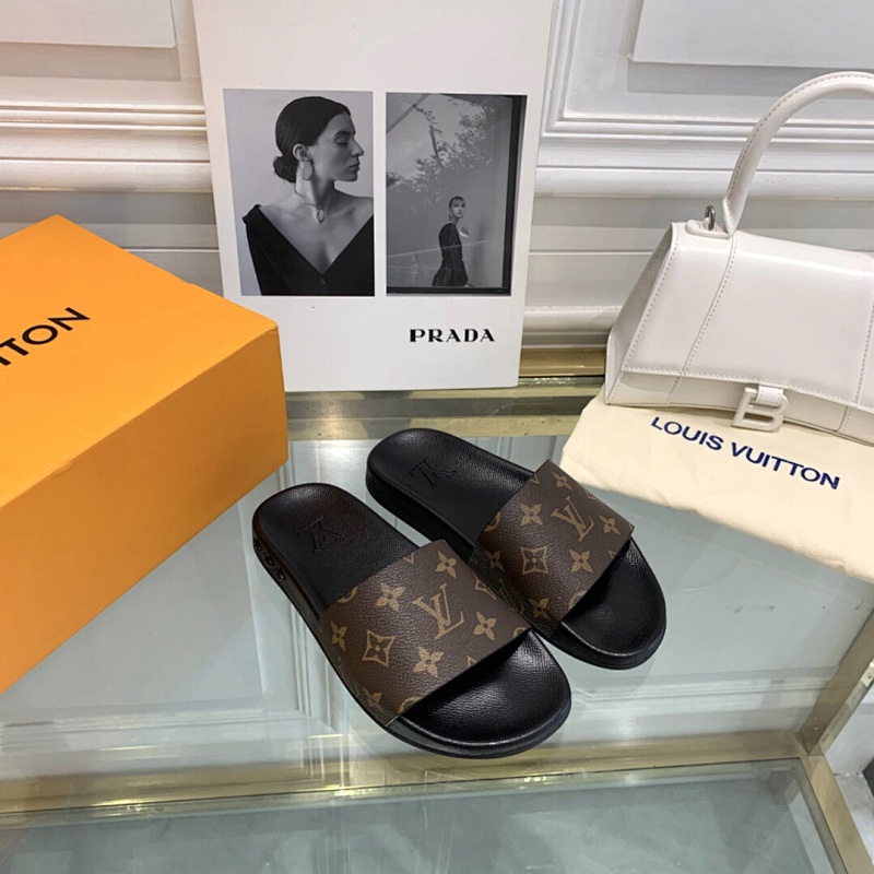 Unbranded Slides Price: 229Yuan Leather