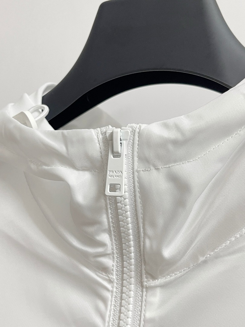 Prada 6888-60L - Image 28