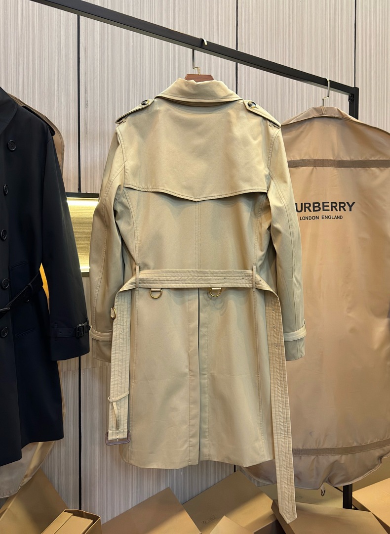 Burberry —6B035-65L - Image 17