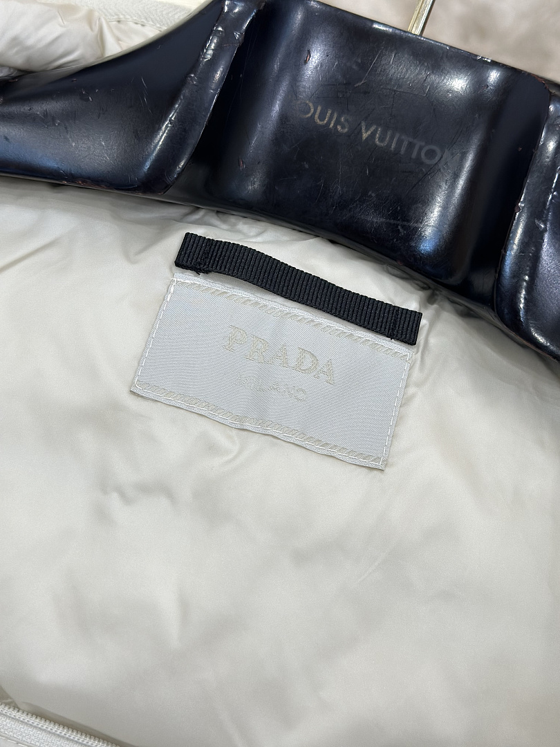 Prada 5207−8L - Image 25