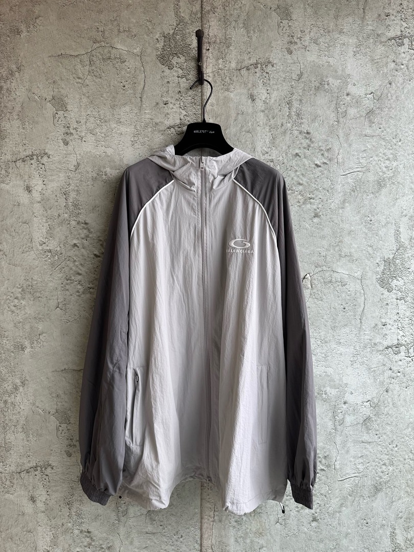 Balenciaga 52423−24L