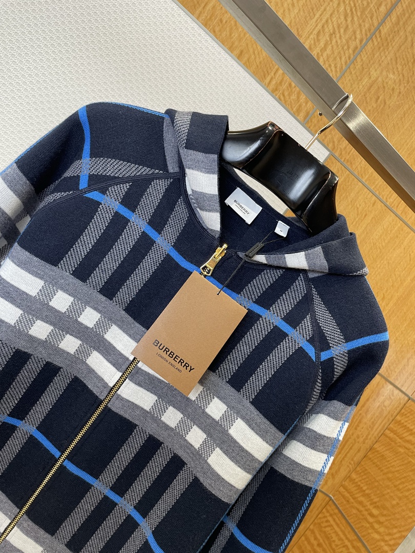Burberry 51965-8L - Image 15