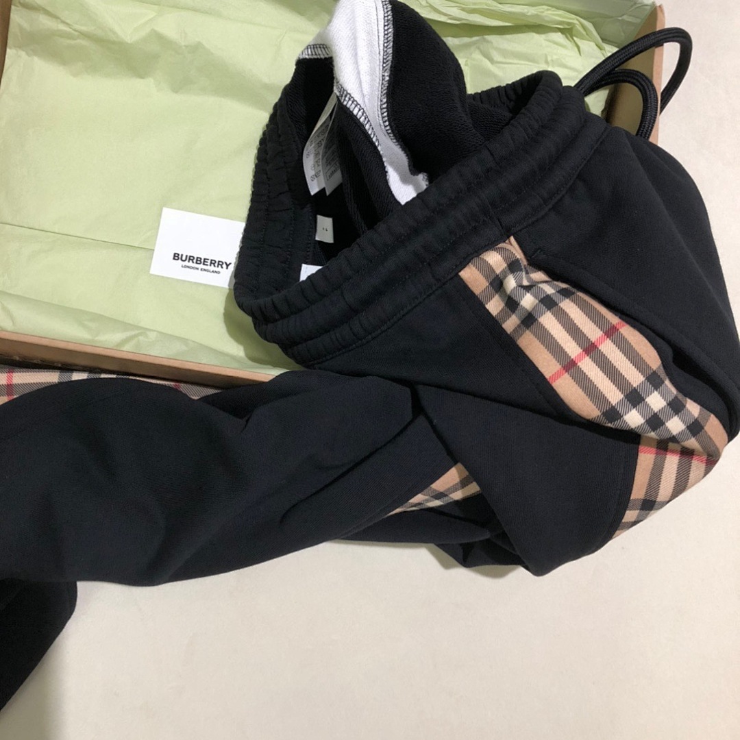 Burberry Yuan - Image 10