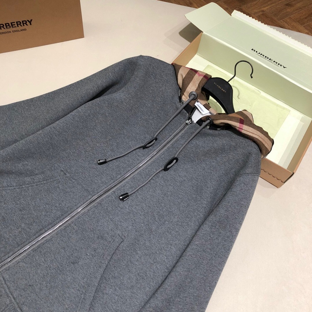 Burberry Yuan — - Image 8