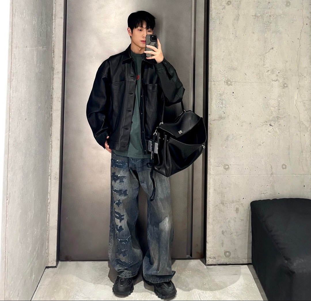 Balenciaga 6660-60L - Image 5
