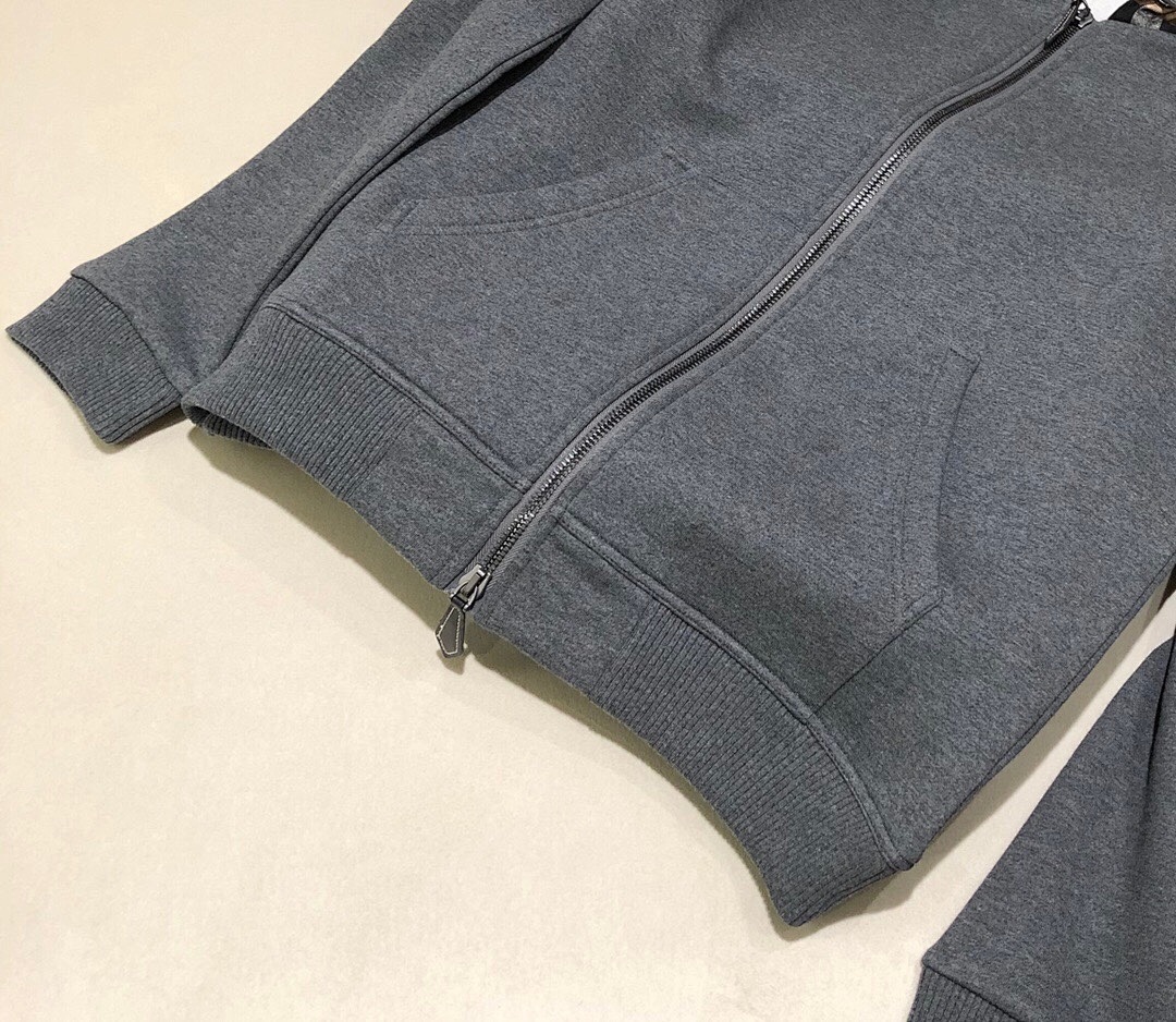 Burberry Yuan — - Image 5