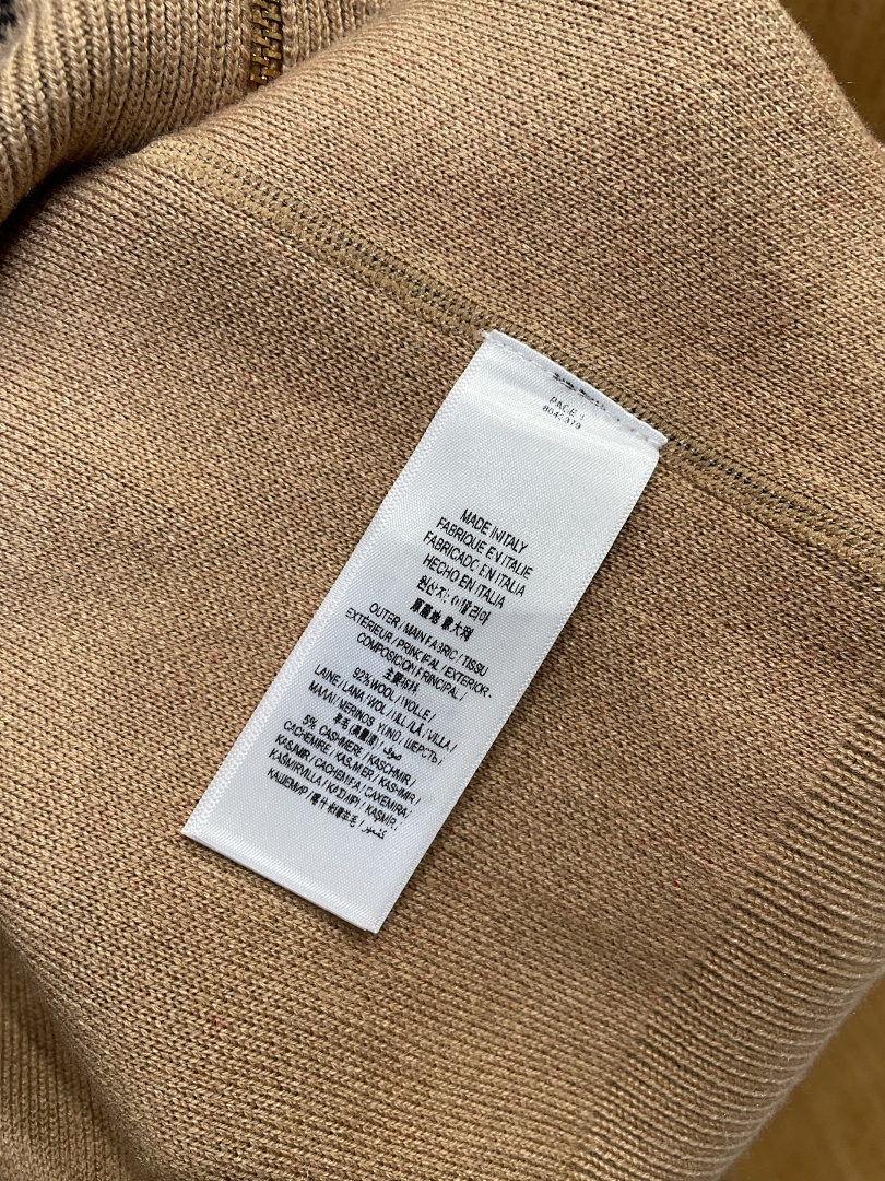Burberry 51965-8L - Image 4