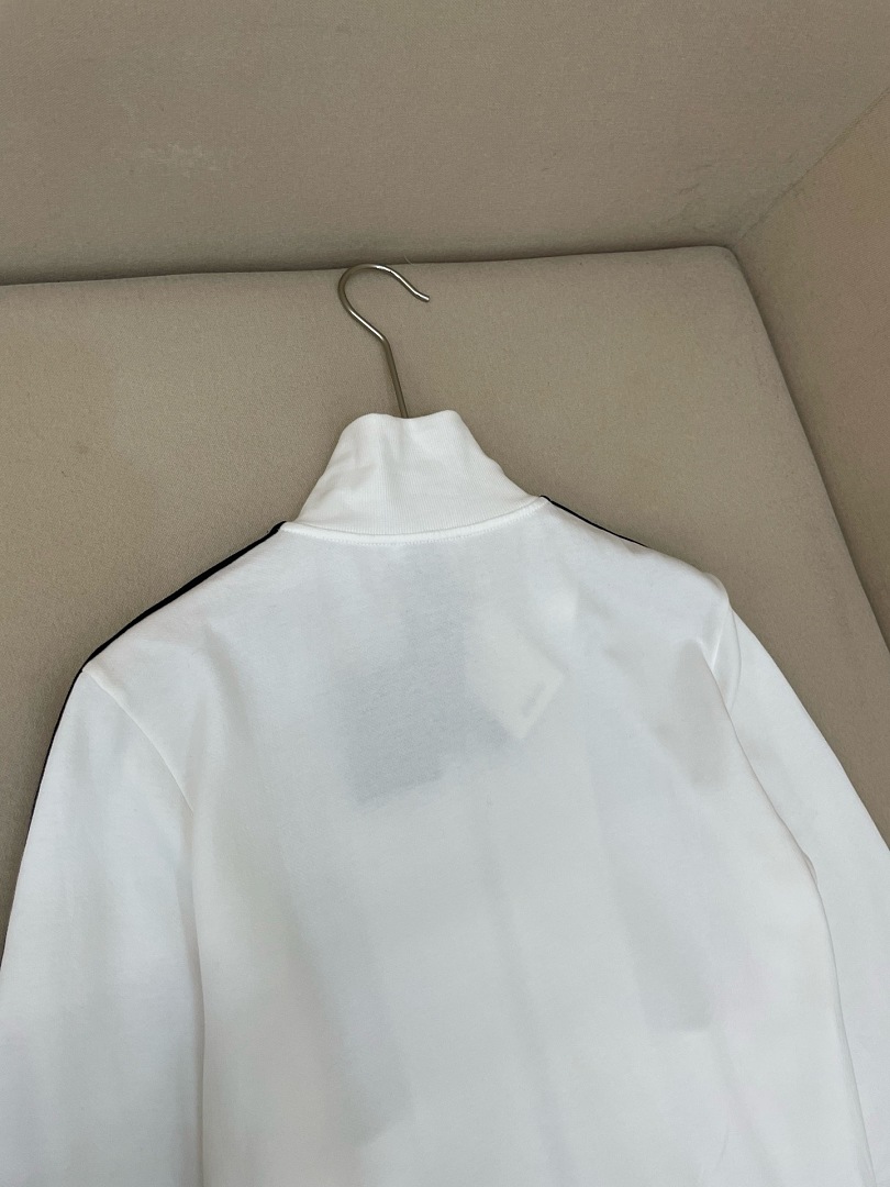 Prada 3WT5257-8L - Image 24