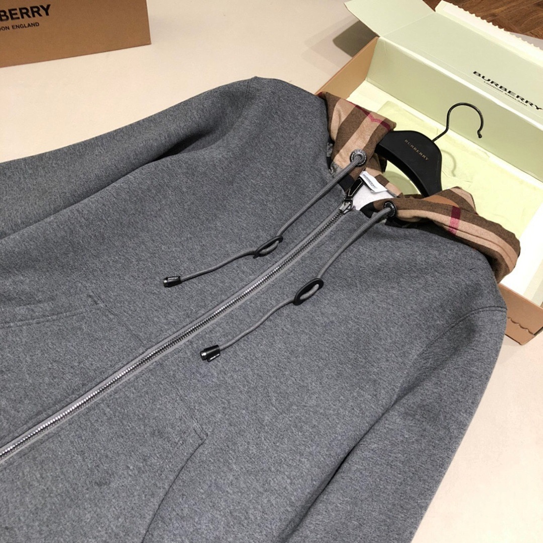 Burberry Yuan — - Image 3