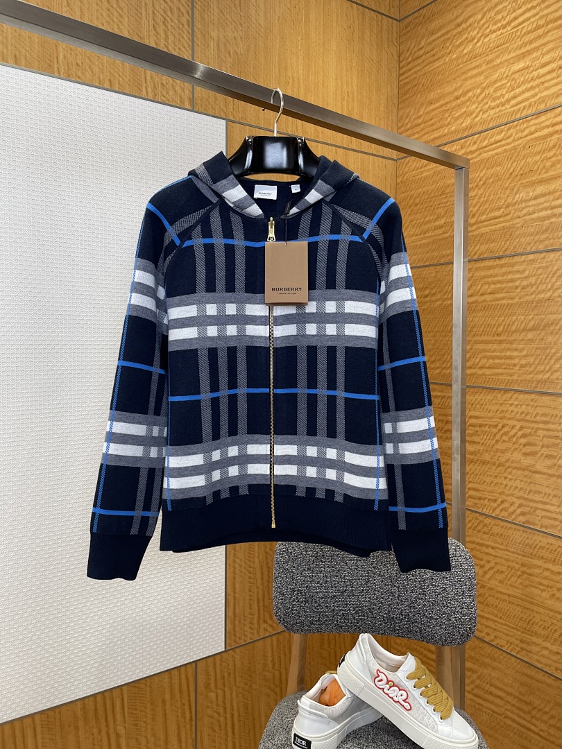 Burberry 51965-8L - Image 17