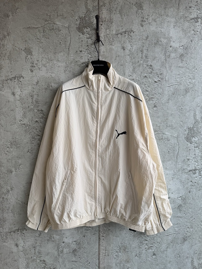 Balenciaga 52419−24L