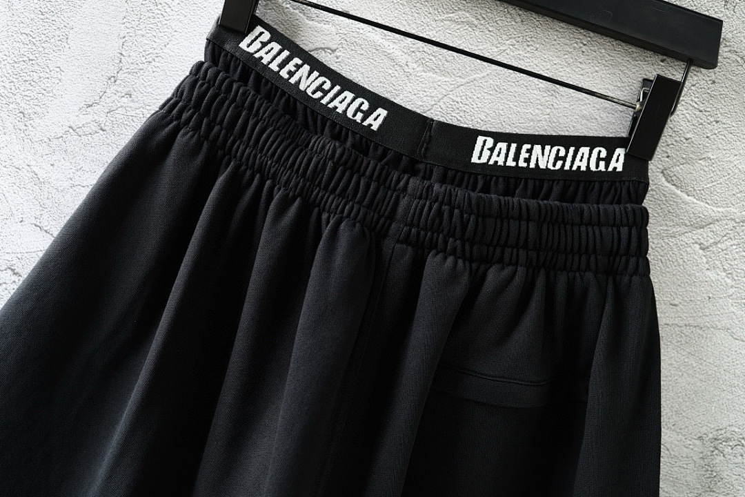 Balenciaga . 5D022−25L - Image 4