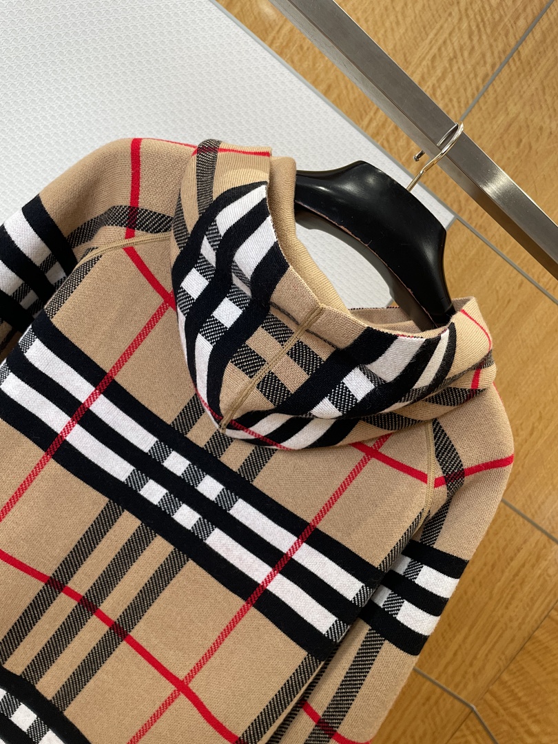 Burberry 51965-8L - Image 6
