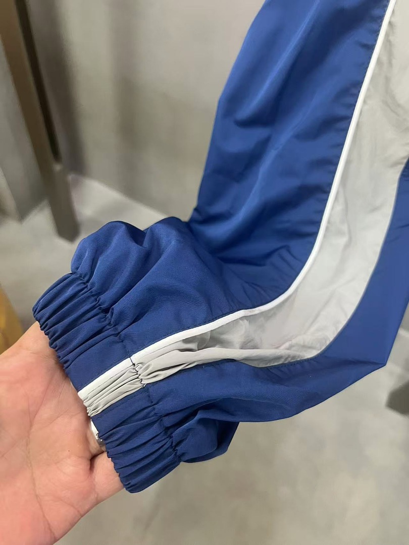 Balenciaga 570−24L - Image 9