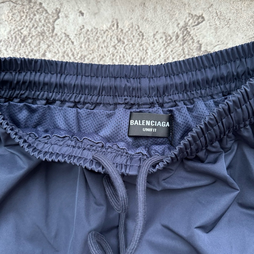 Balenciaga 568−24L - Image 8