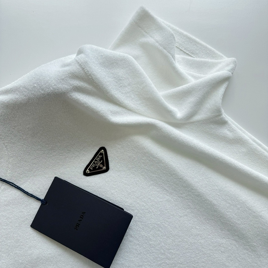 Prada 31807-90L Towel - Image 10