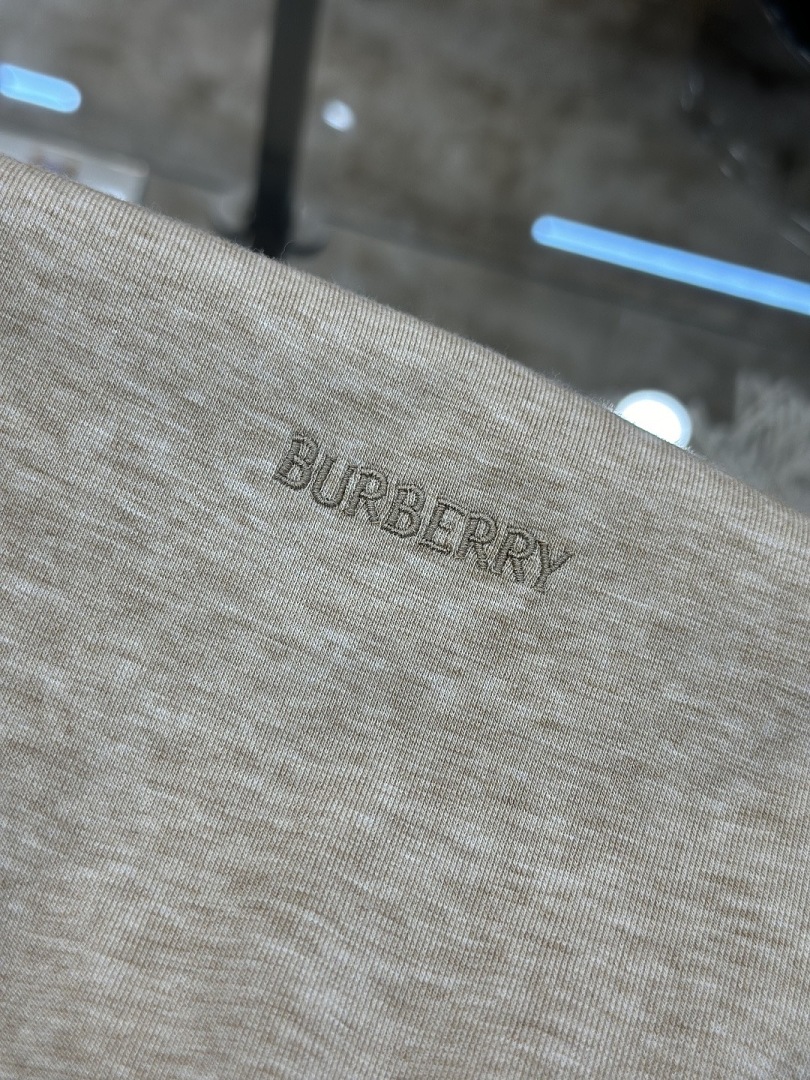 Burberry 567−8L - Image 24