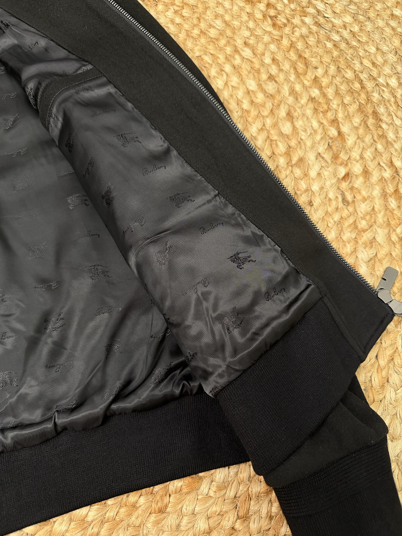On Running Jacket Price:549 Pants 309 5191−8L - Image 46