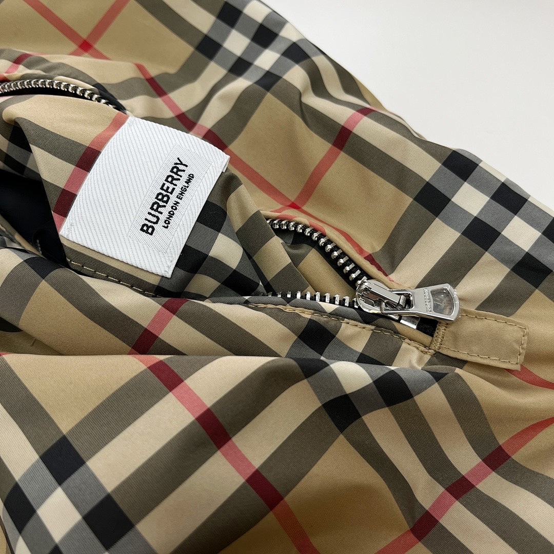 Burberry —680FN (Reversible) - Image 3