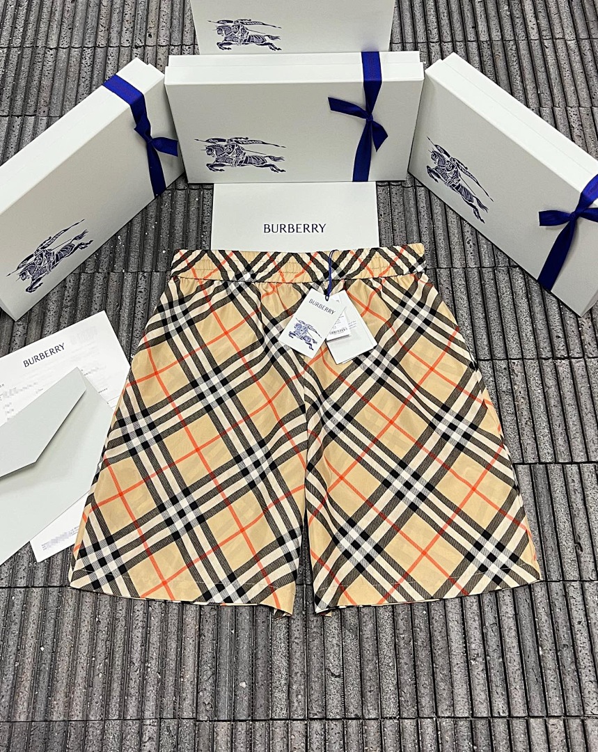 Burberry 526279−51L