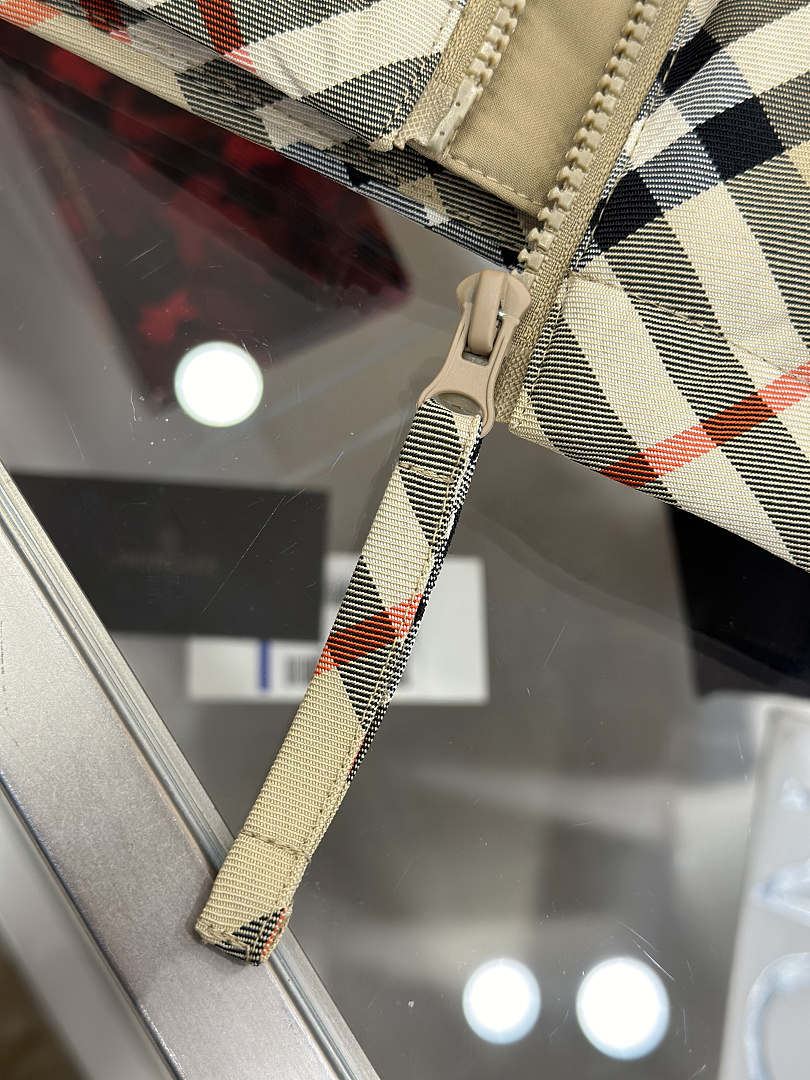 Burberry 5211−8L - Image 19