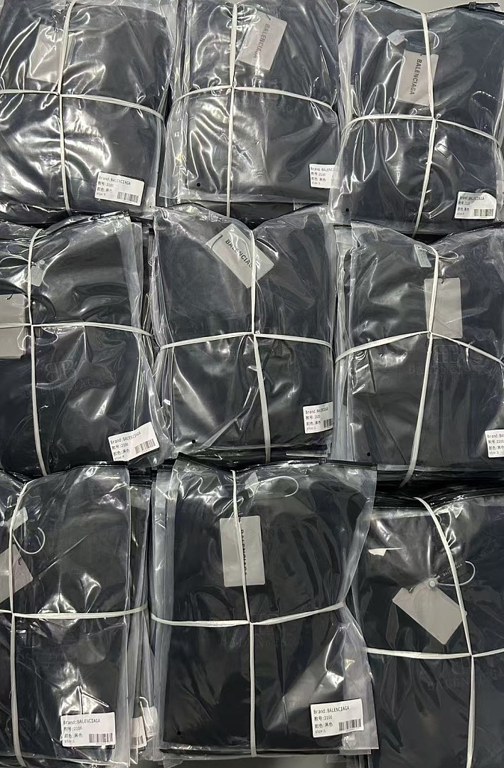 Balenciaga 52100−51L - Image 4