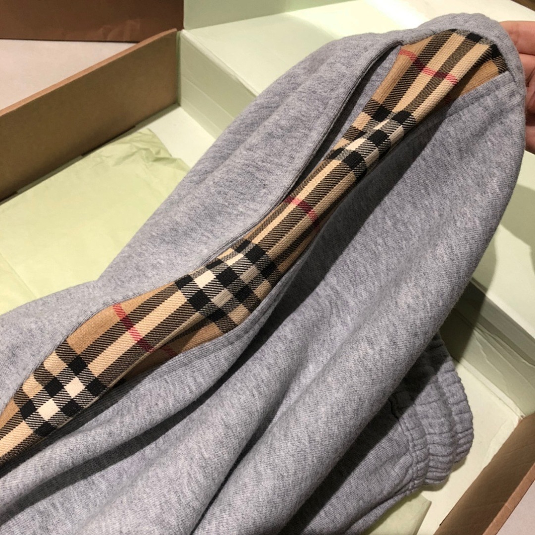 Burberry Yuan - Image 29