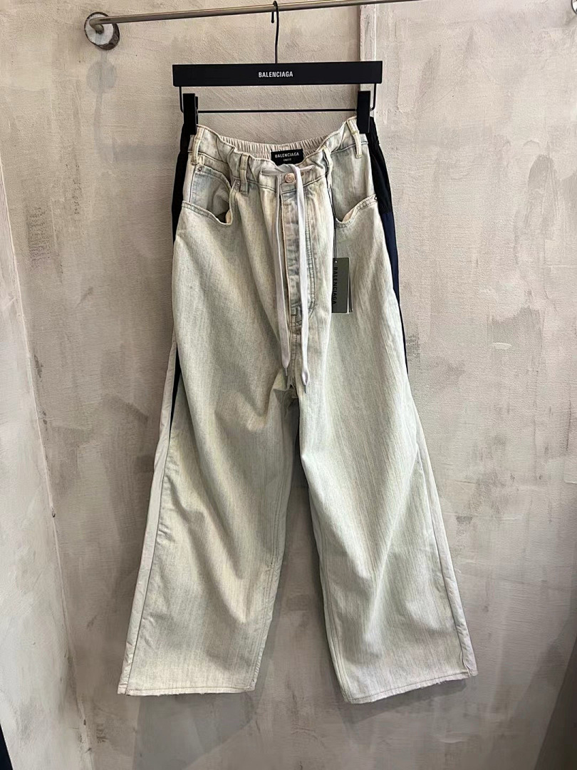 Balenciaga L582523−24L