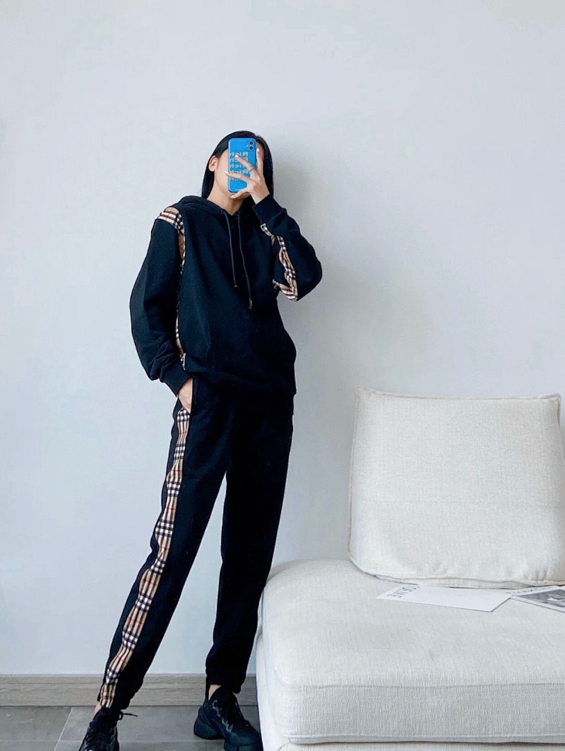 Burberry Yuan - Image 20