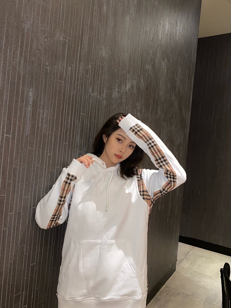 Burberry Yuan — - Image 12
