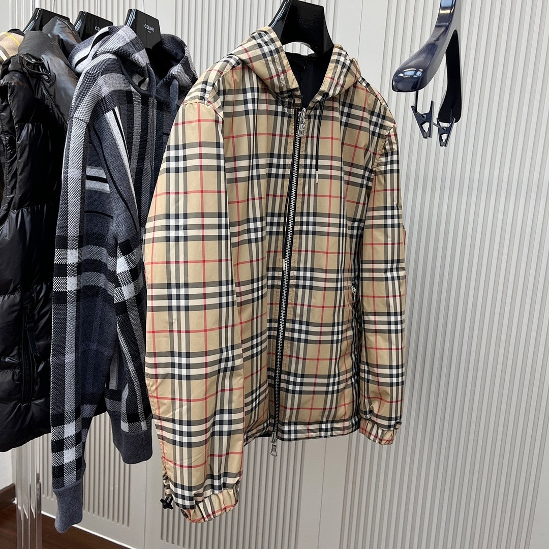 Burberry —680FN (Reversible)