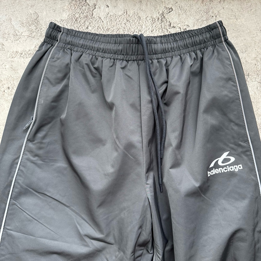 Balenciaga 568−24L - Image 15