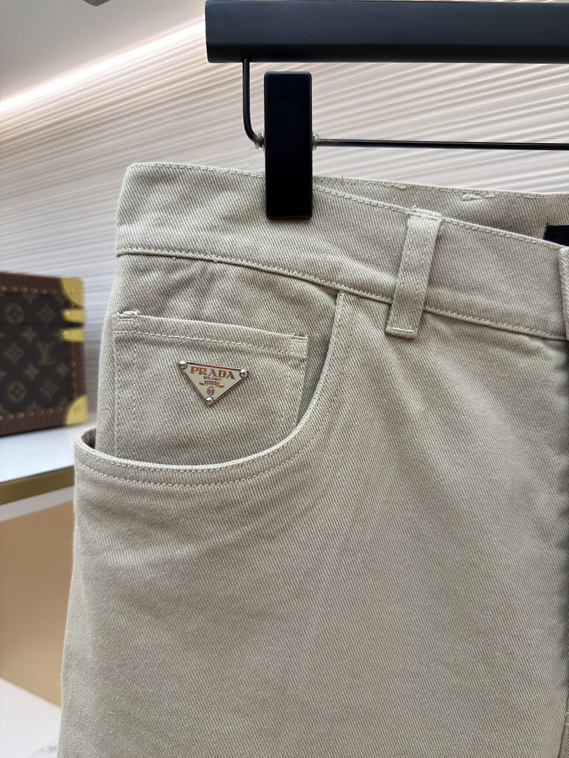 Prada 5236−8L - Image 4