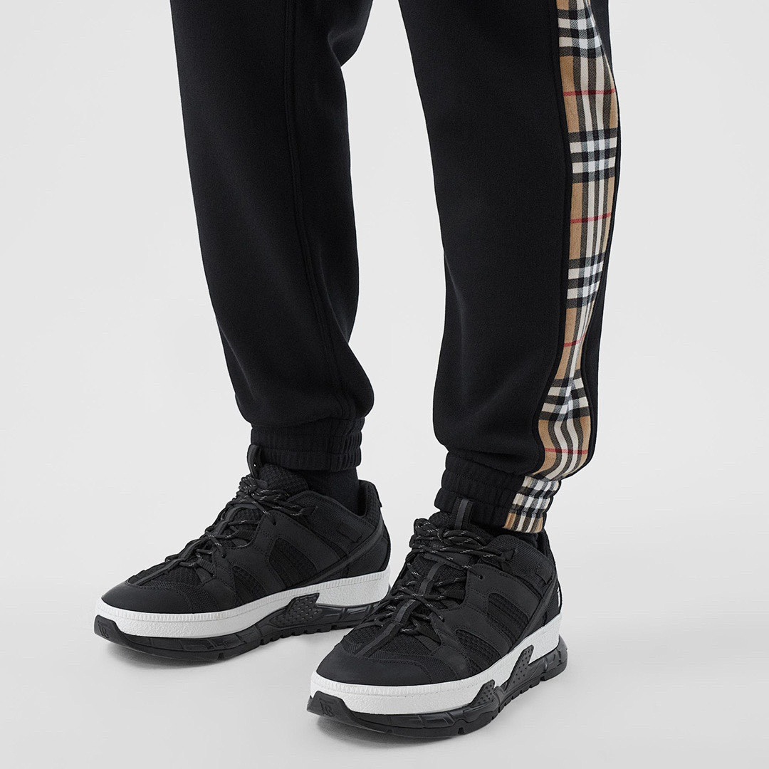 Burberry Yuan - Image 16