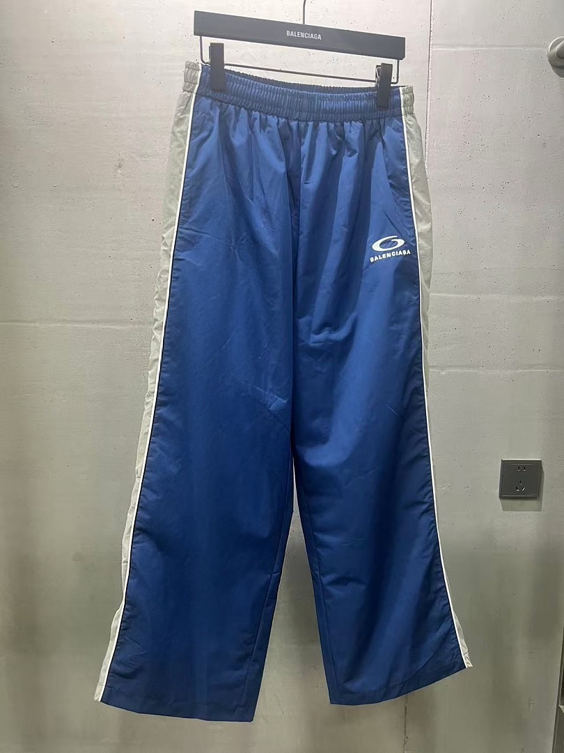 Balenciaga 572−24L