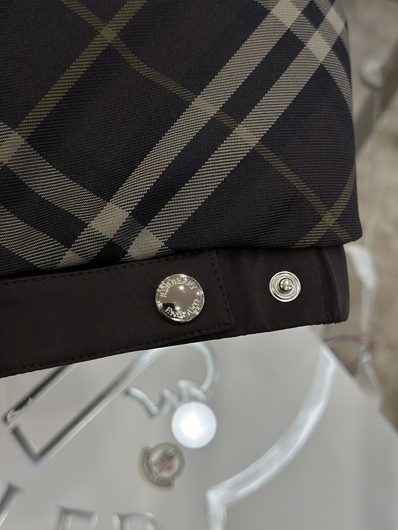 Burberry 5211−8L - Image 10
