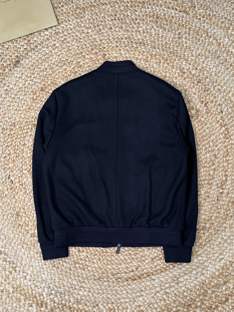 On Running Jacket Price:549 Pants 309 5191−8L - Image 18