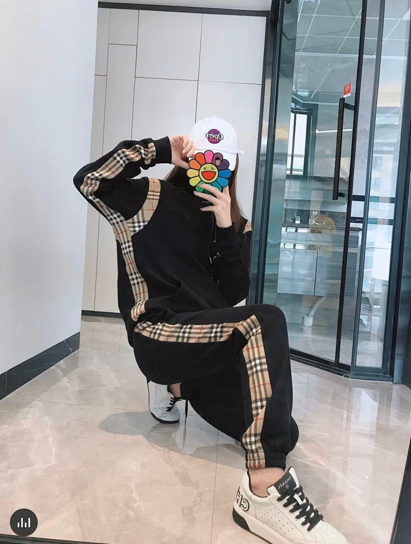 Burberry Yuan - Image 27