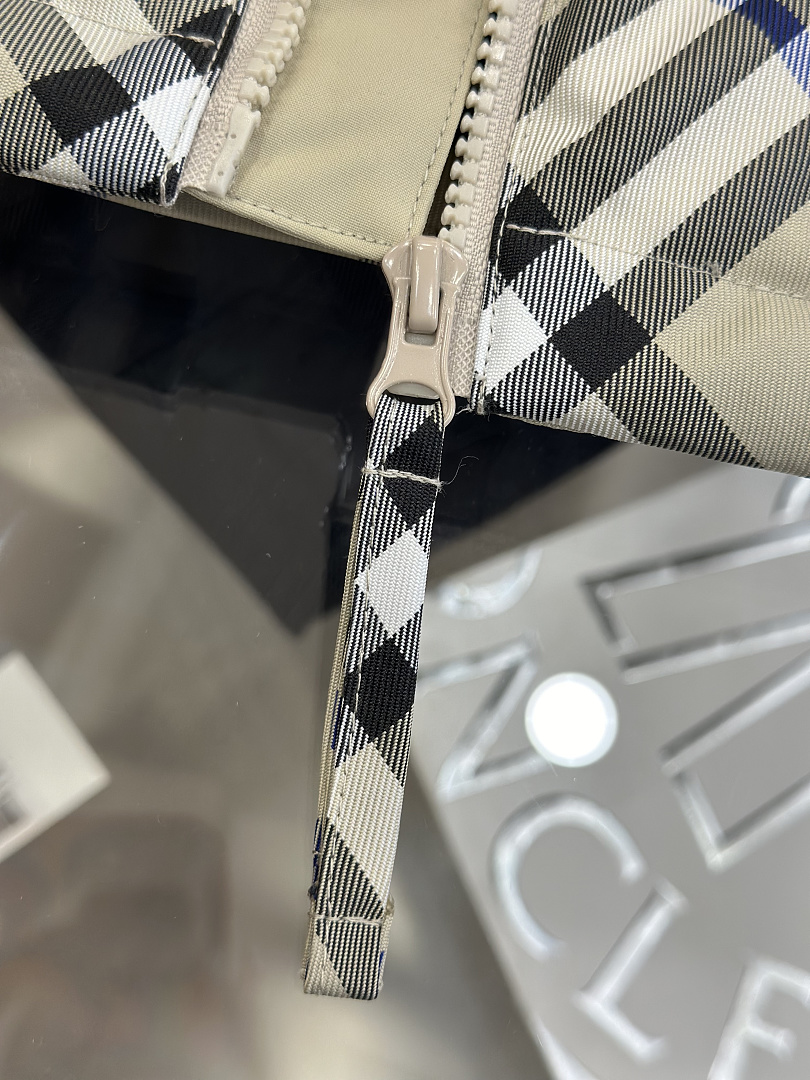 Burberry 5211−8L - Image 36