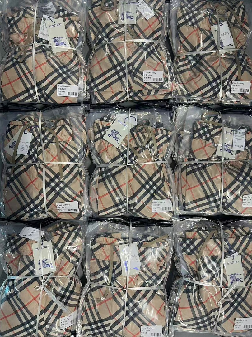 Burberry 526279−51L - Image 13