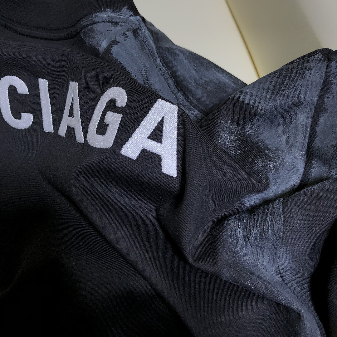 Balenciaga 585−17L - Image 11