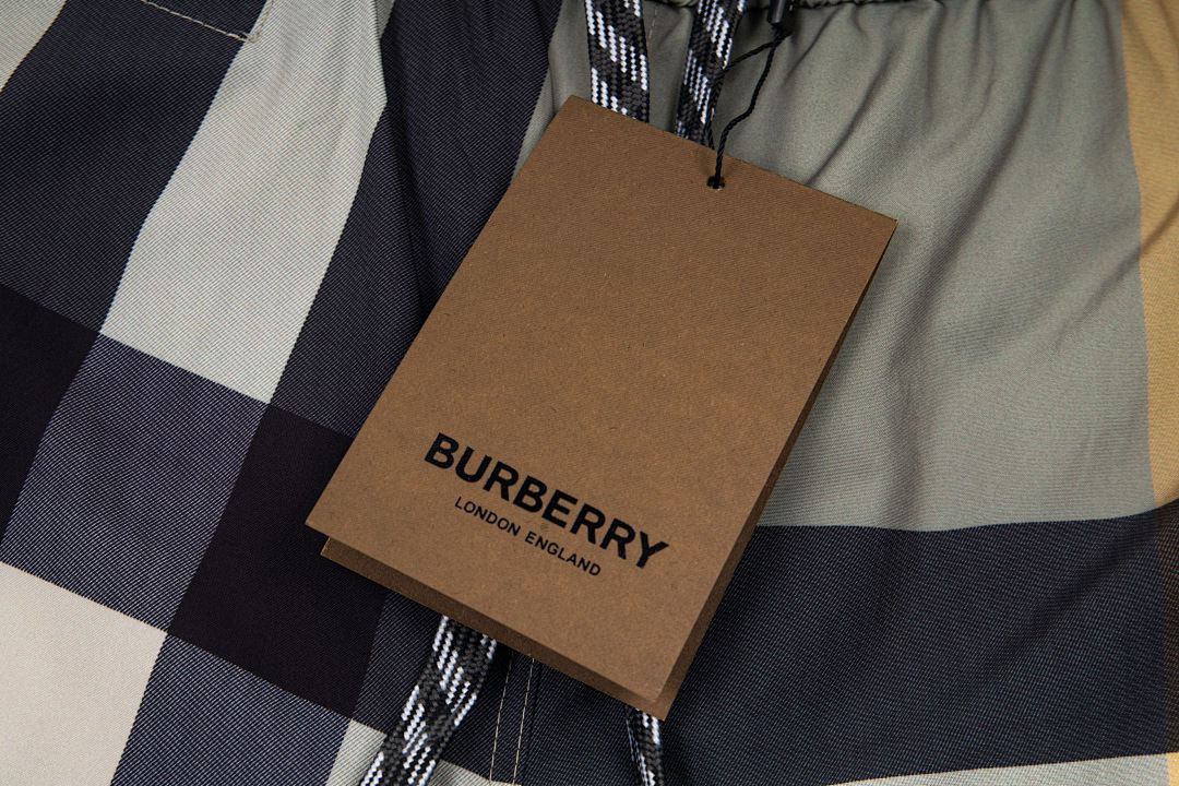 Burberry 52410−24L - Image 23
