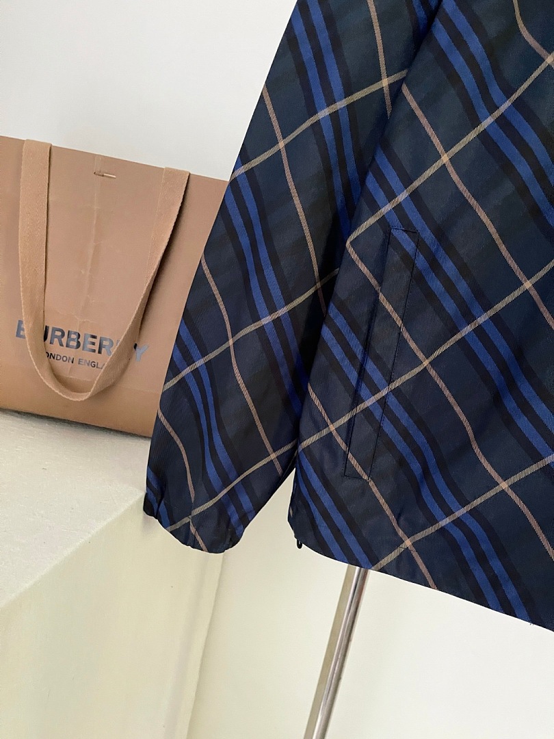 Burberry 6D295-61L - Image 9