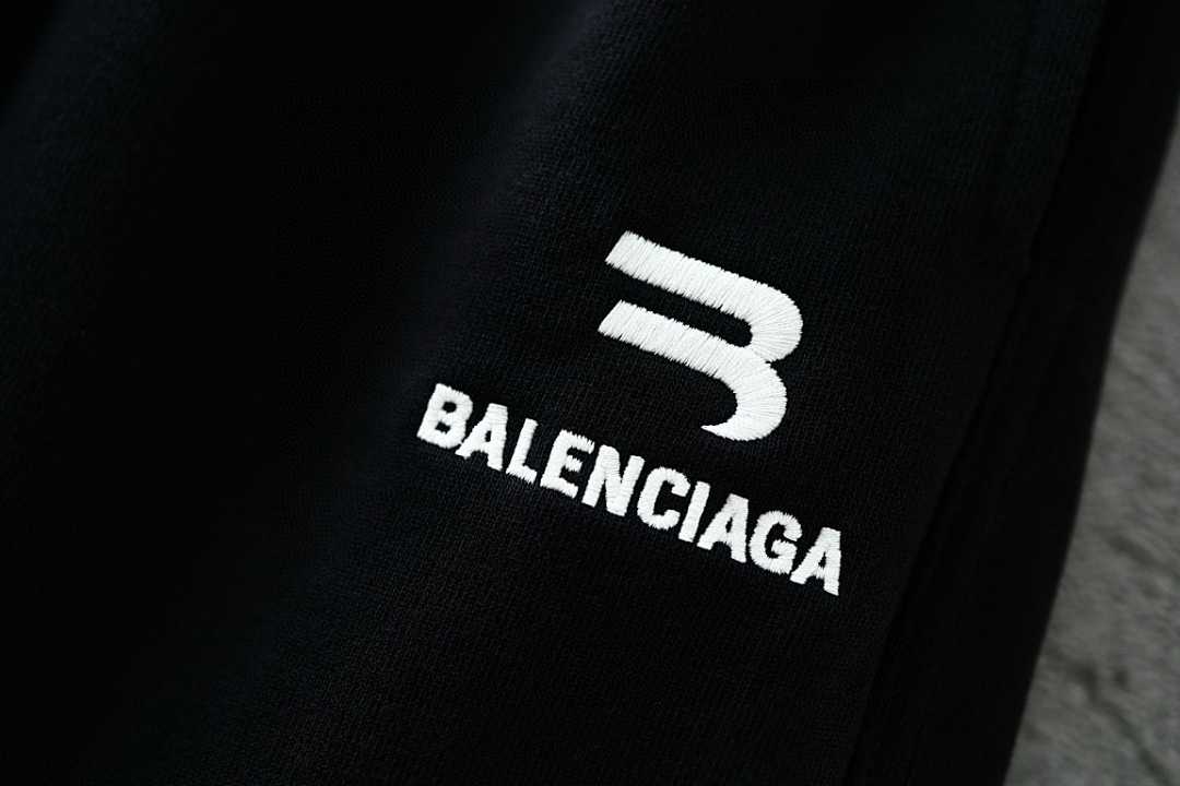 Balenciaga . 5D022−25L - Image 7
