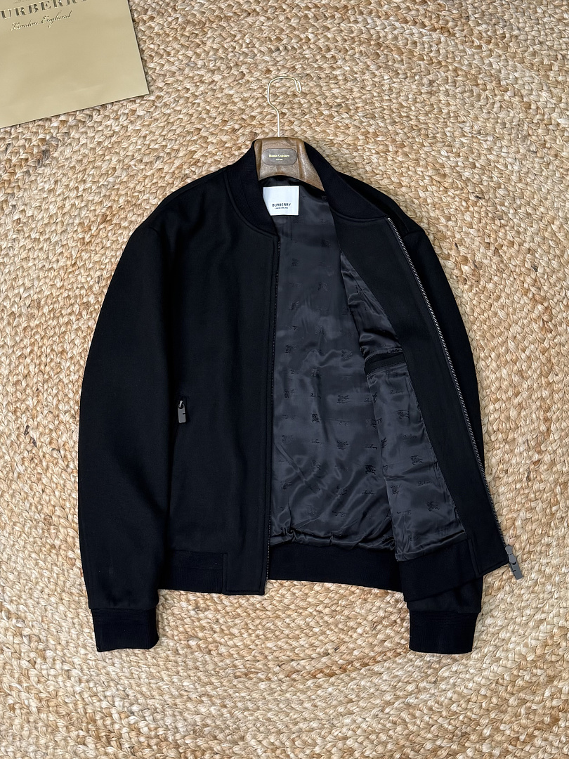 On Running Jacket Price:549 Pants 309 5191−8L - Image 45