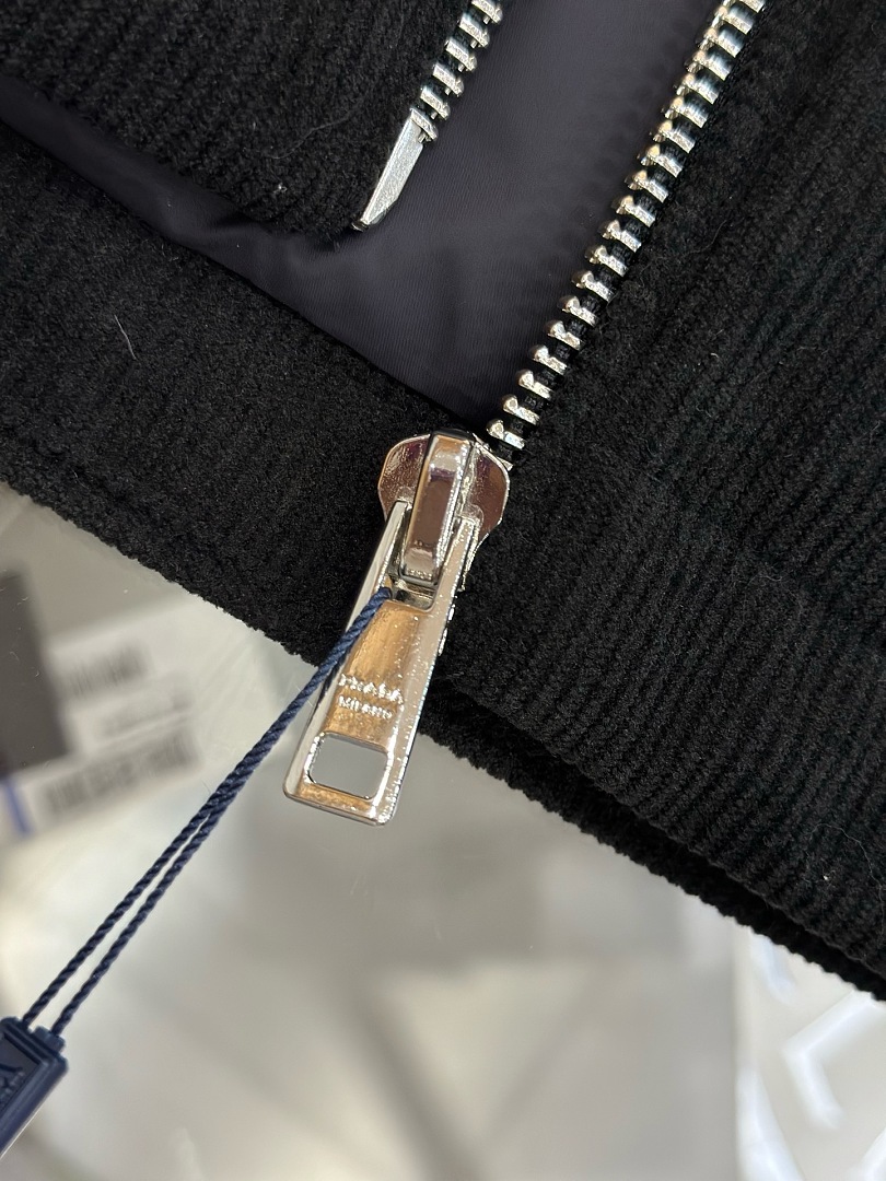 Prada 5212−8L - Image 21