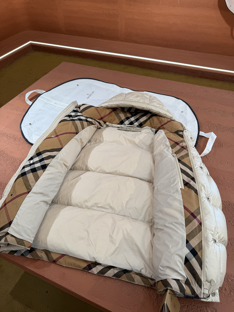 Burberry 68679-37L - Image 12