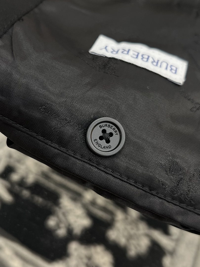 Burberry 556−8L - Image 8