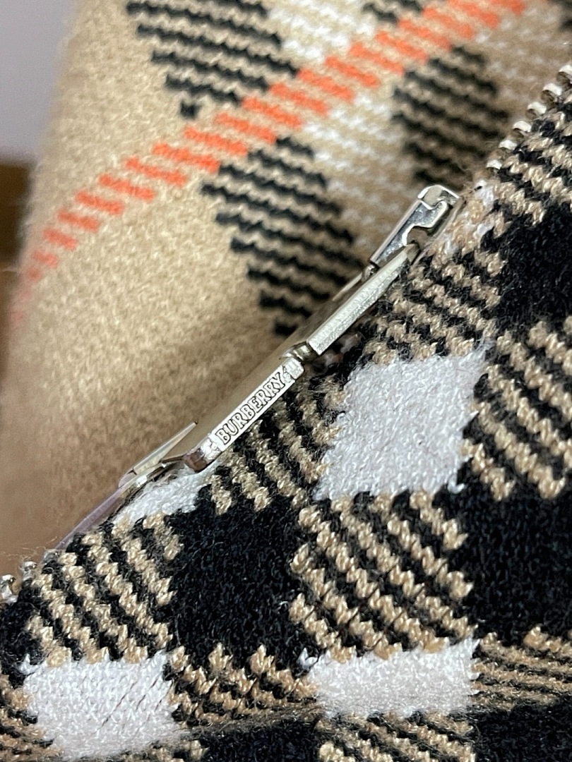 Burberry — - Image 11