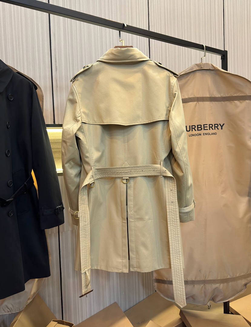 Burberry —6B034 - Image 3